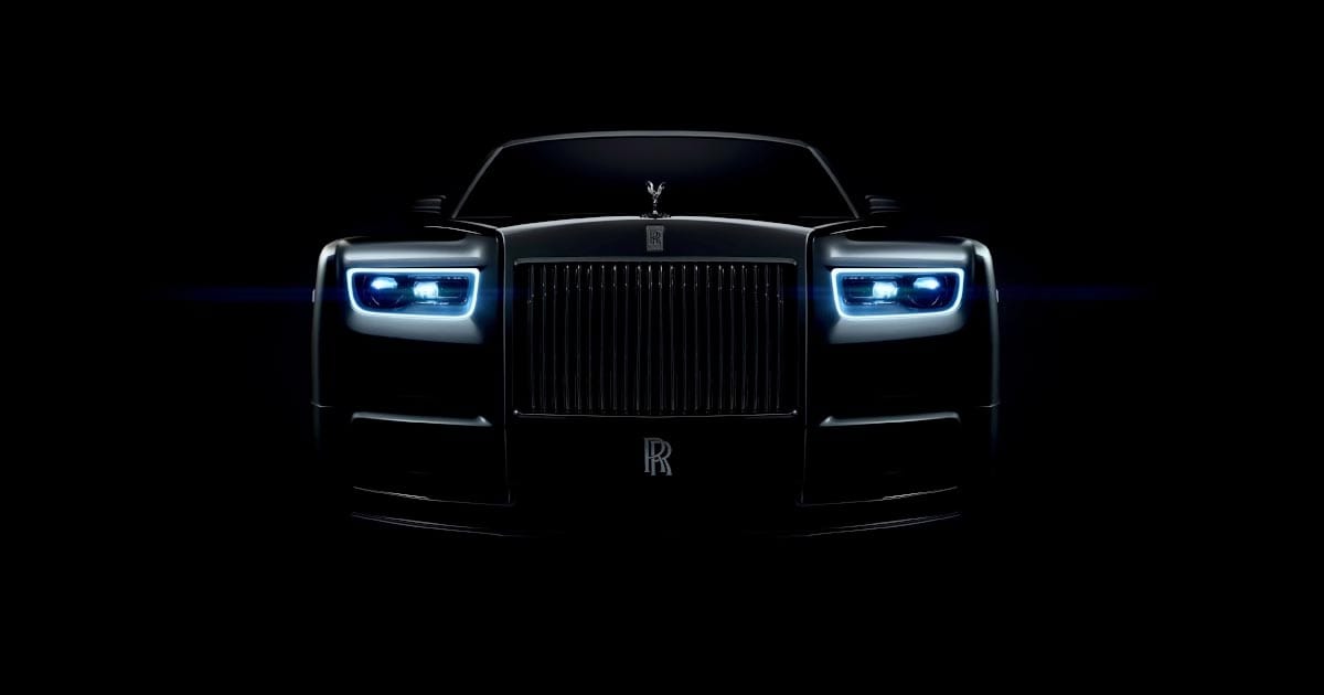 සුඛෝපභෝගී ගුවන්‍ යානයක යනවා වගේ බිමින් යමුද- Rolls-Royce Phantom 2020