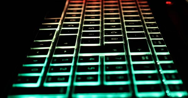 Apple MacBooks සඳහා RGB glass backlit keyboard එකක් හඳුන්වා දීමට Apple සමාගමින් සූදානමක්