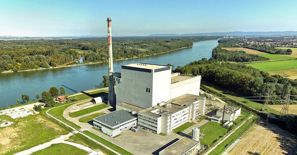 නිර්මාණය කර අවසන් කලත් ක්‍රියාත්මක නොකල ඔස්ට්‍රියාවේ ස්වෙන්ටන්ඩෝර්ෆ් න්‍යෂ්ටික බලාගාරය (Zwentendorf Nuclear Power Plant)